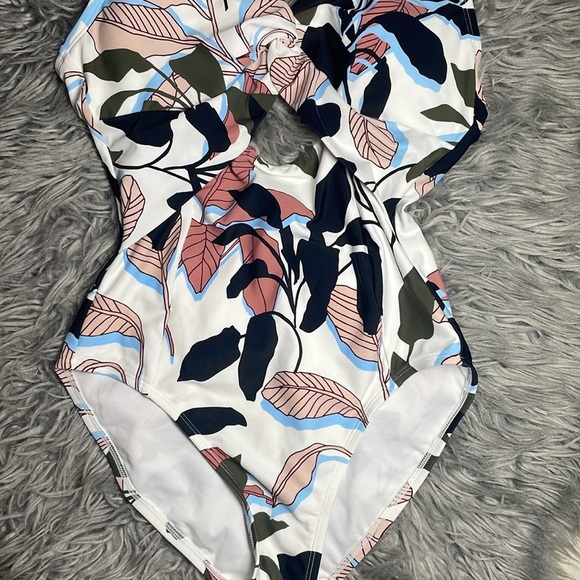 DKNY Women's One Piece Swimsuit - Multicolor Leaf Print - Picture 4 of 7